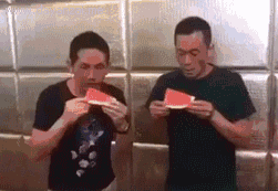 吃瓜比赛gif
